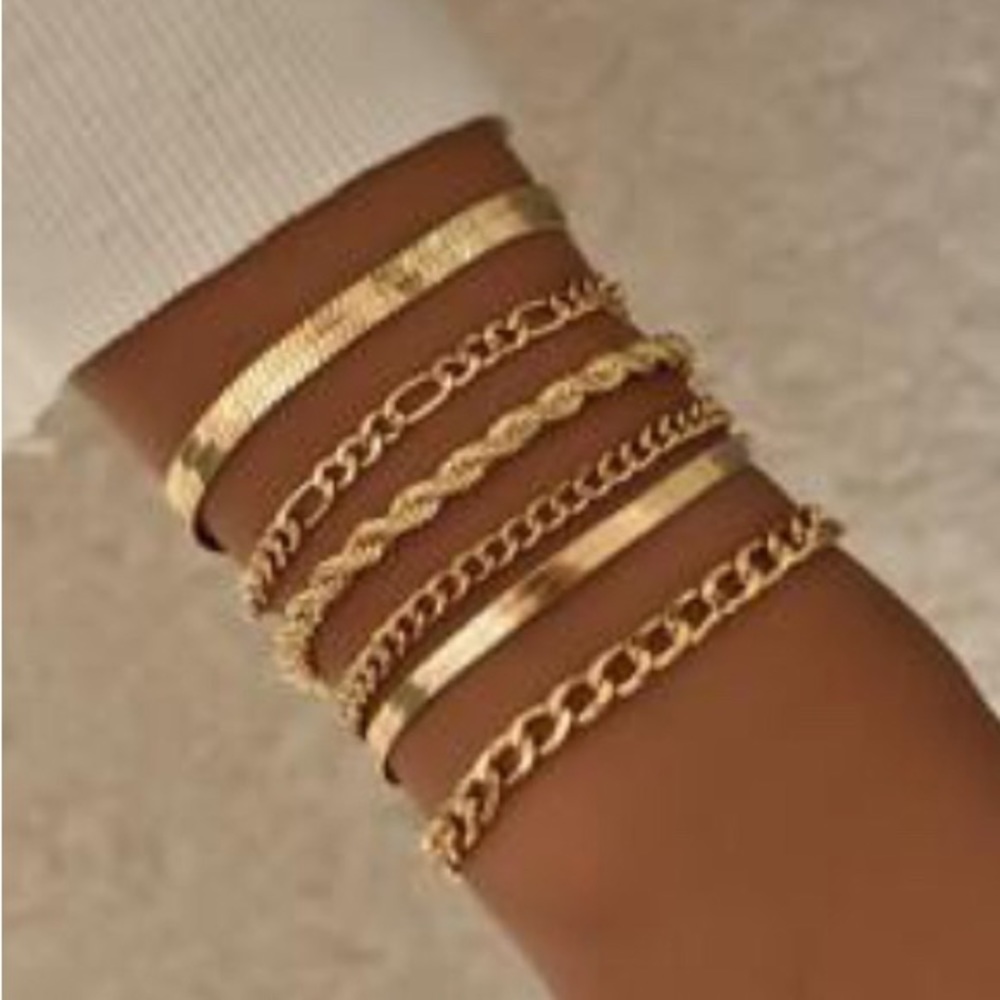 Gold tone bracelet set